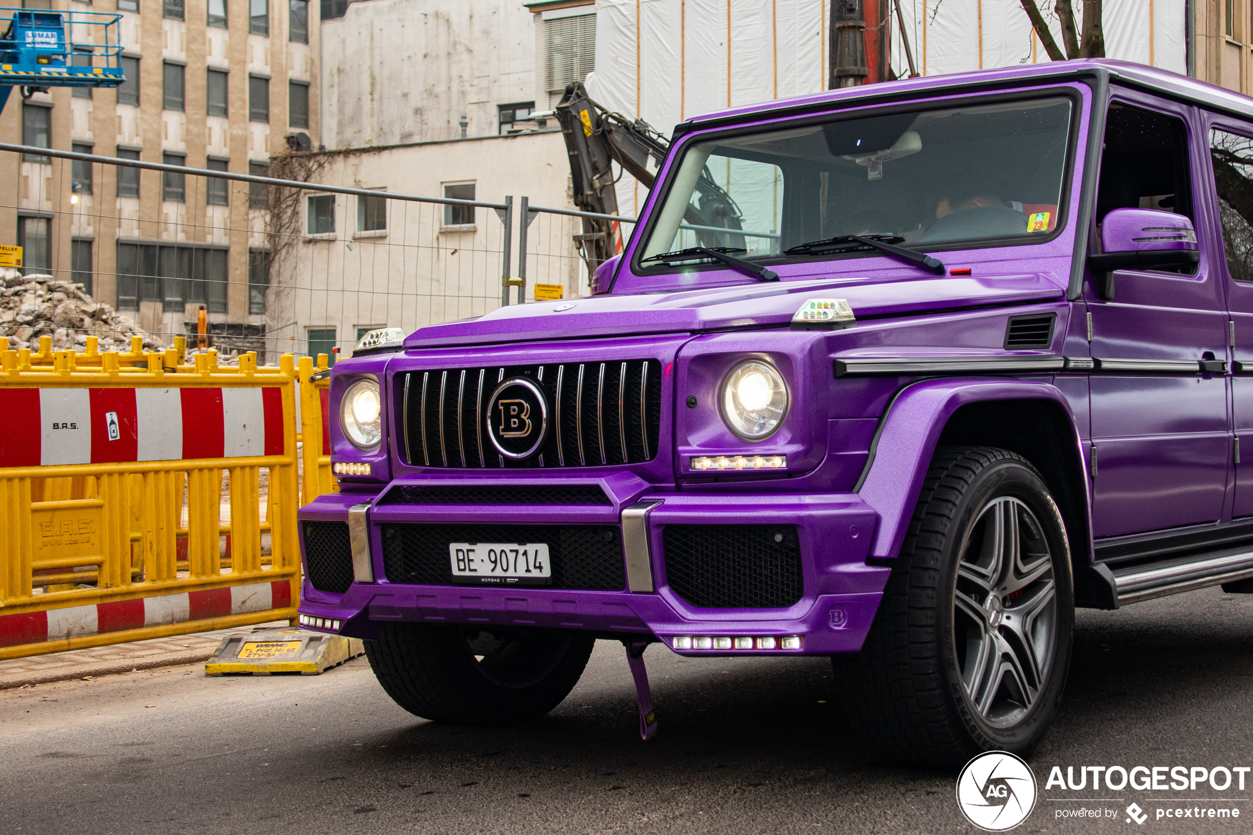 Paarse Mercedes-Benz G 63 AMG is eyecatcher in Düsseldorf