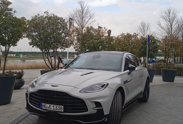 Aston Martin DBX707