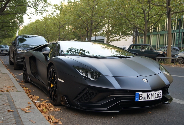 Lamborghini Aventador S LP740-4 Roadster Mansory