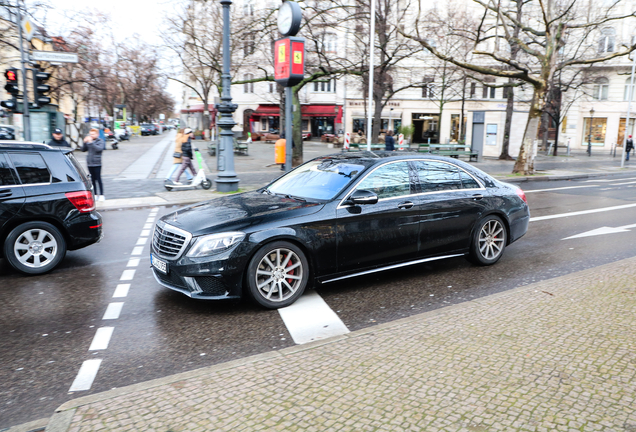 Mercedes-AMG S 63 V222