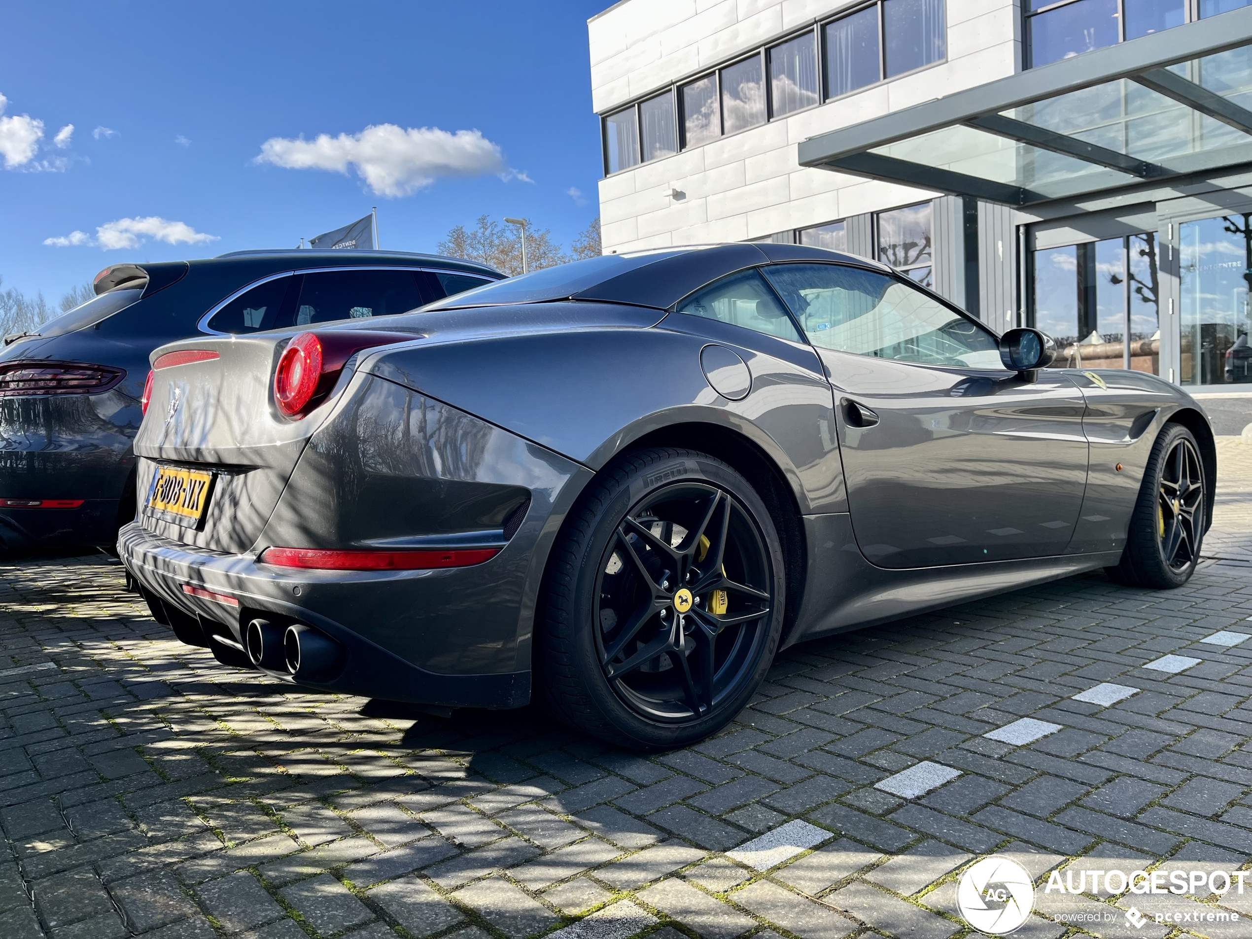 Ferrari California T