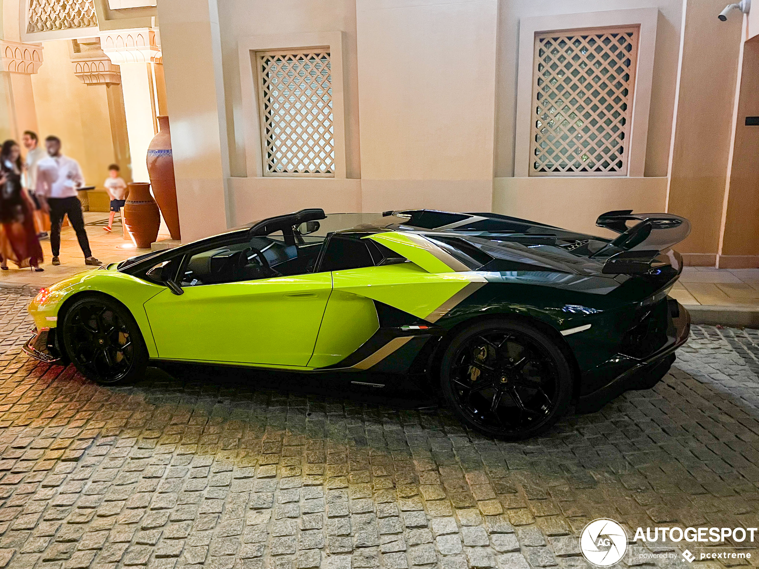 Lamborghini Aventador SVJ valt op in Dubai