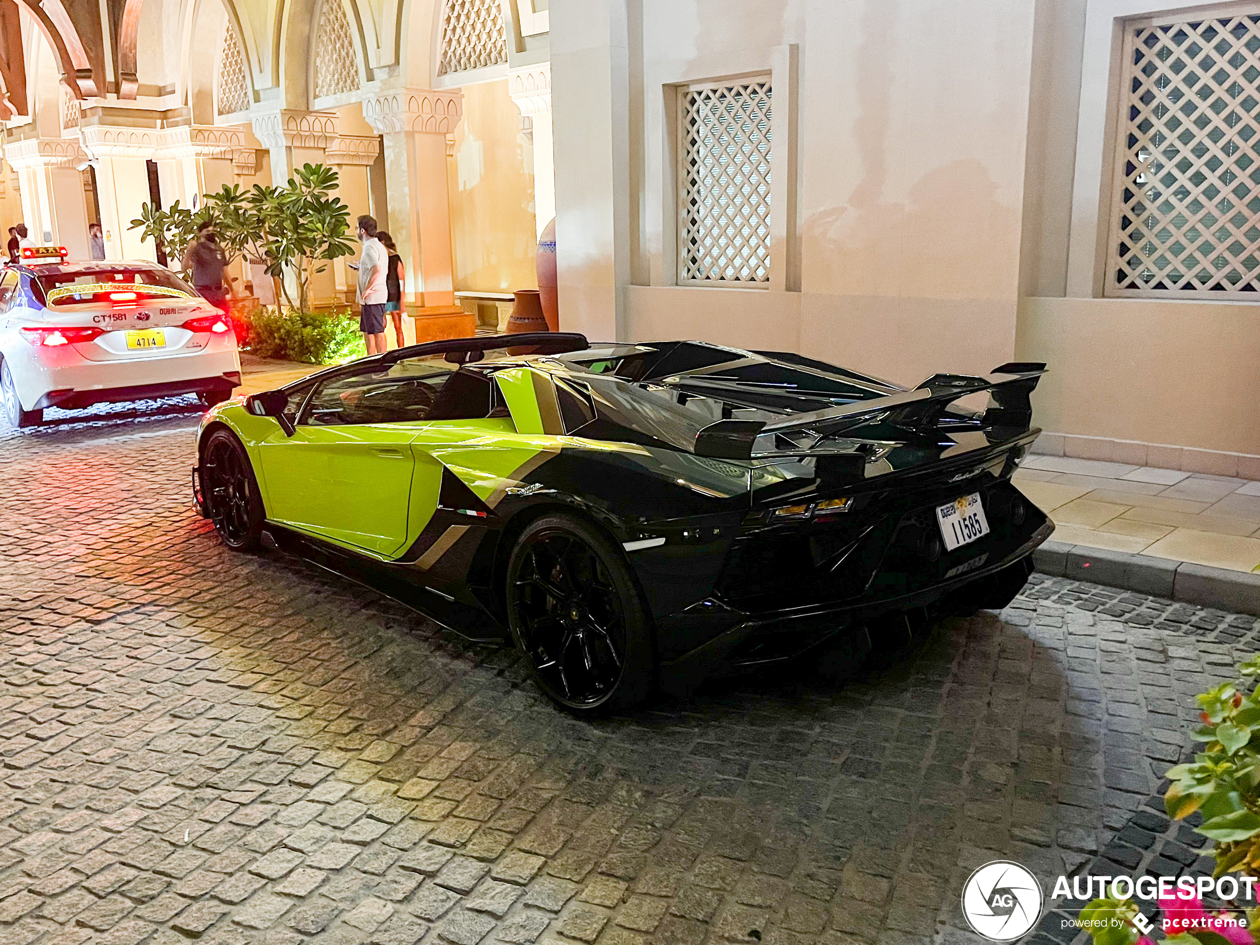 Lamborghini Aventador SVJ valt op in Dubai