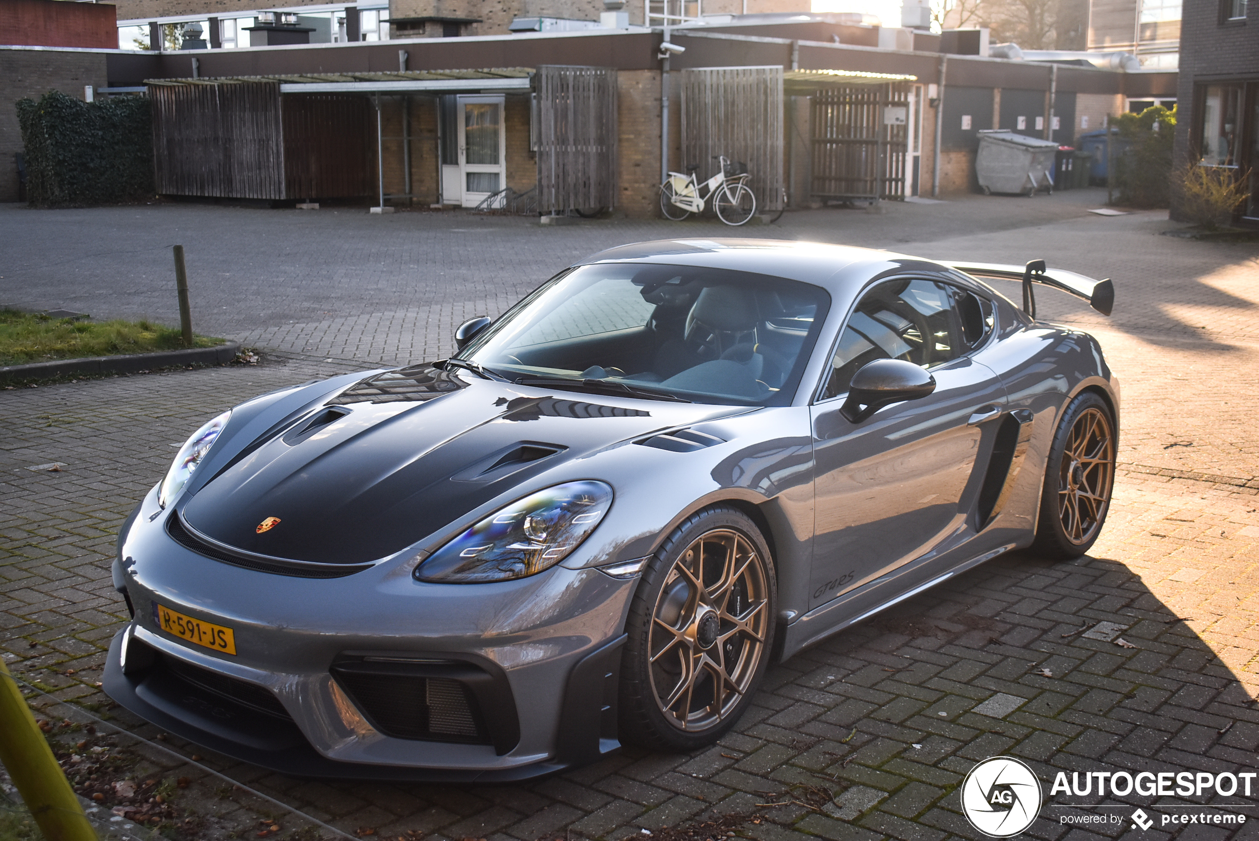 Porsche 718 Cayman GT4 RS Weissach Package