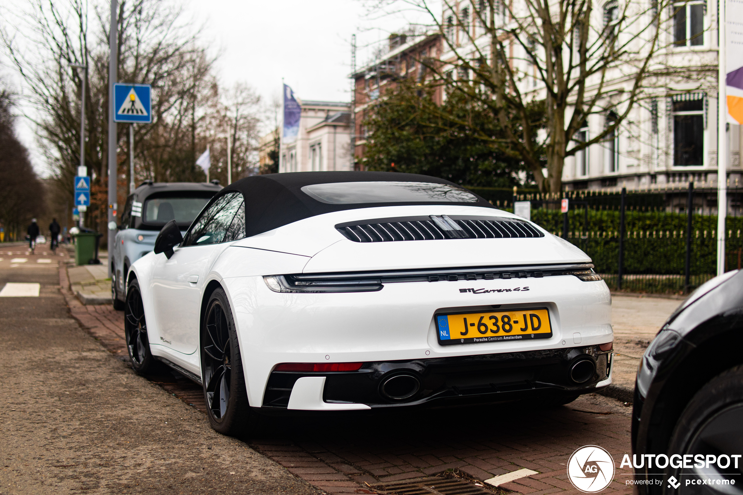 Porsche 992 Carrera 4S Cabriolet