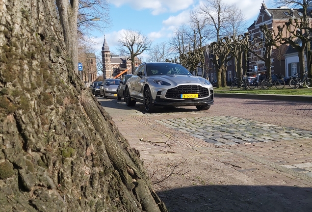 Aston Martin DBX707