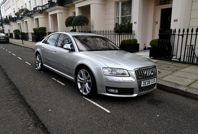 Audi S8 D3