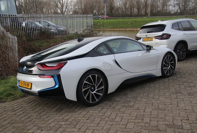 BMW i8