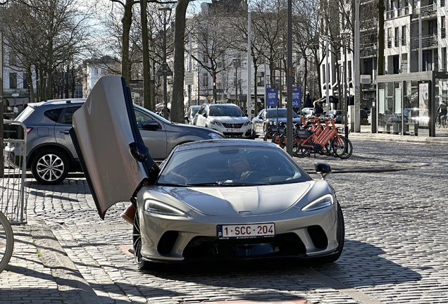 McLaren GT