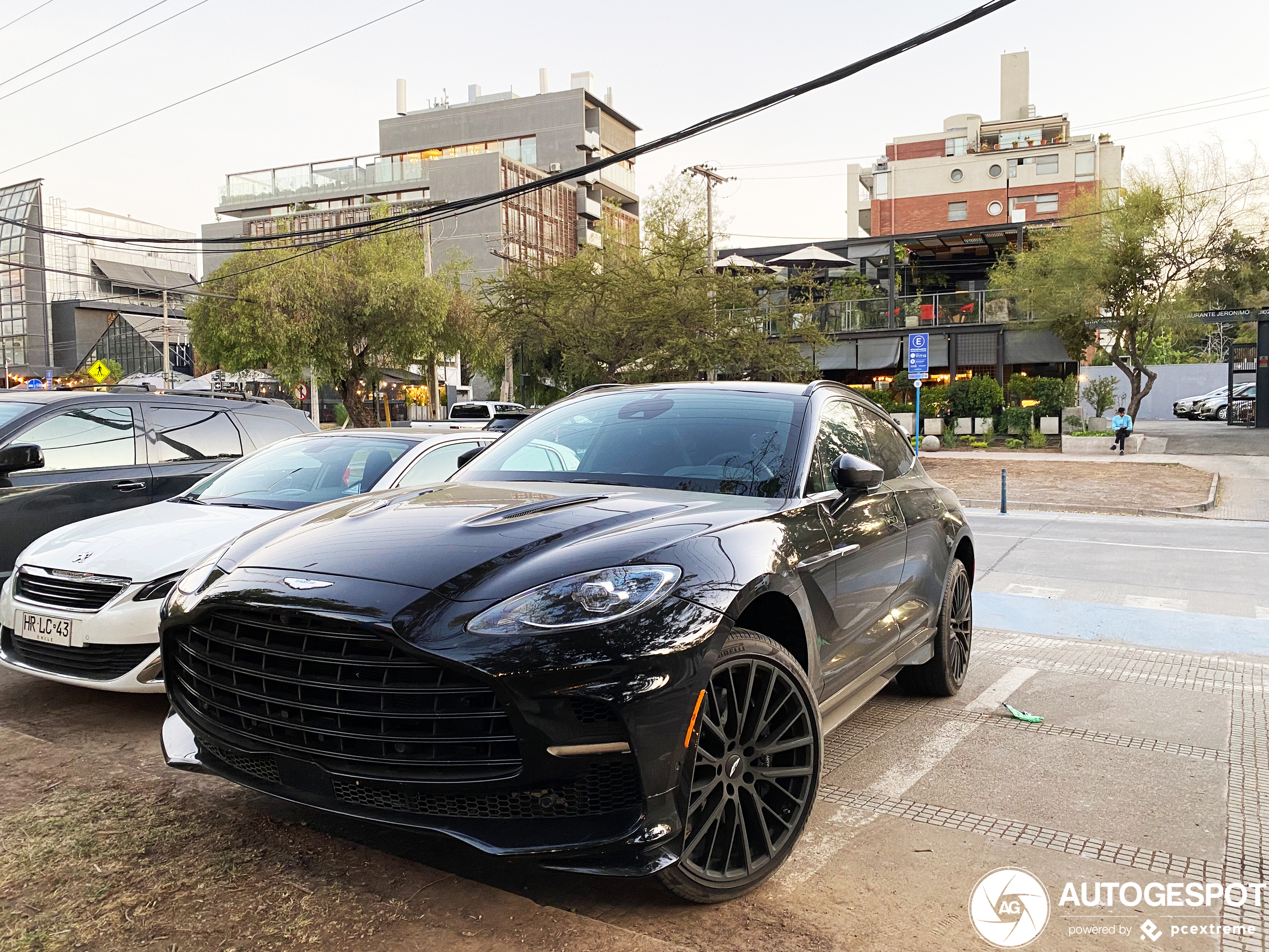 Aston Martin DBX707