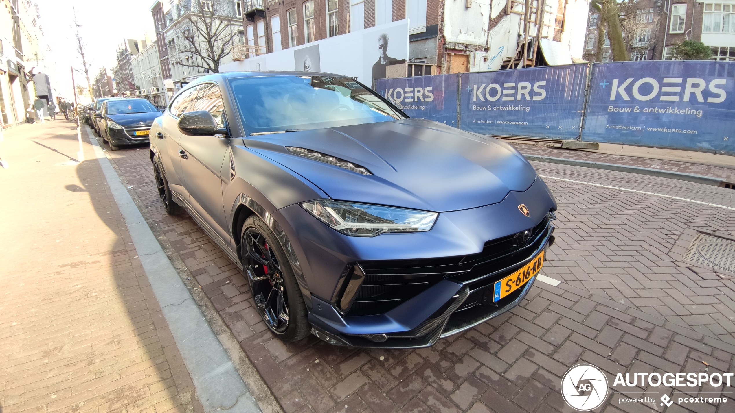 Staat matblauw de Lamborghini Urus Performante?