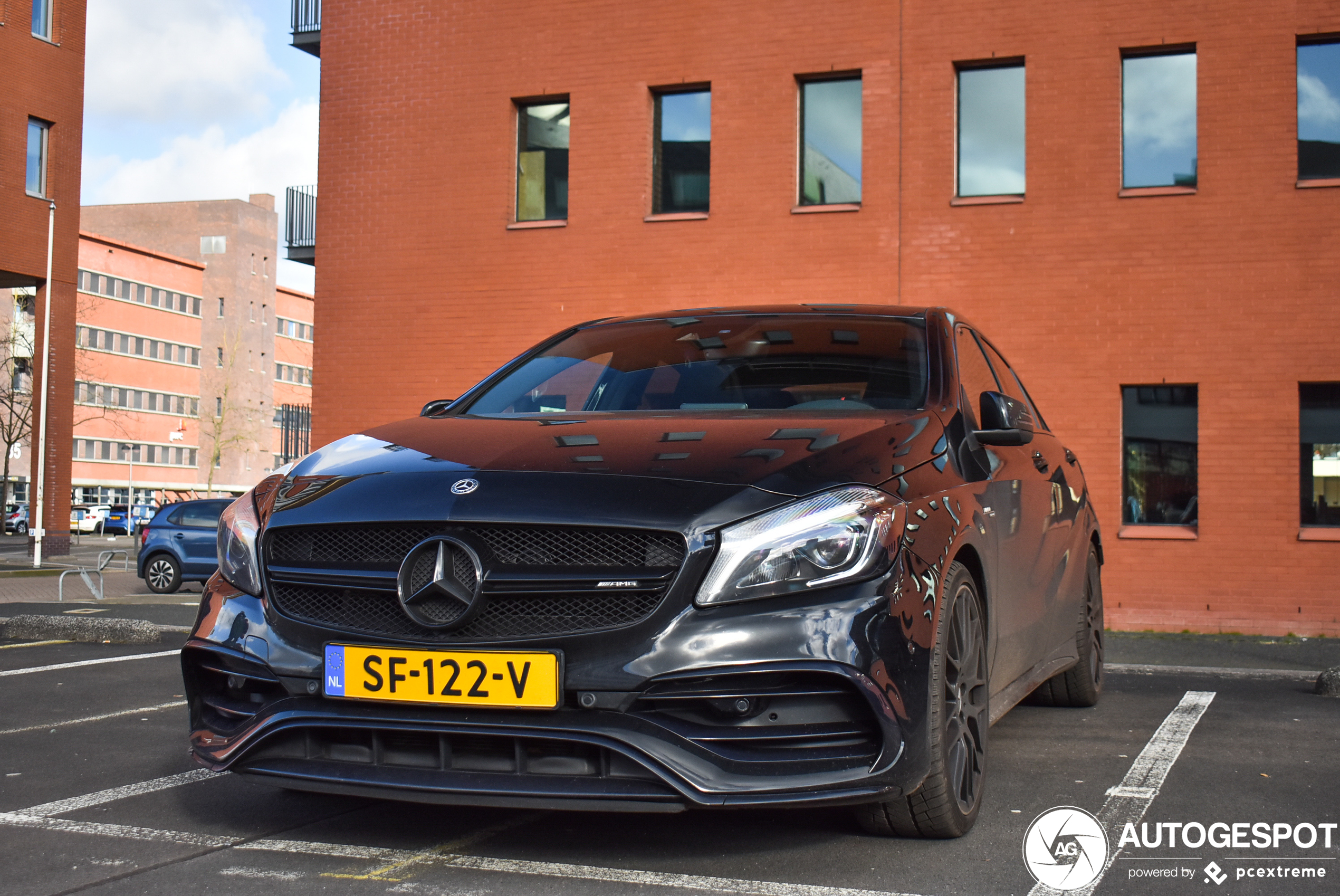 Mercedes-AMG A 45 W176 2015