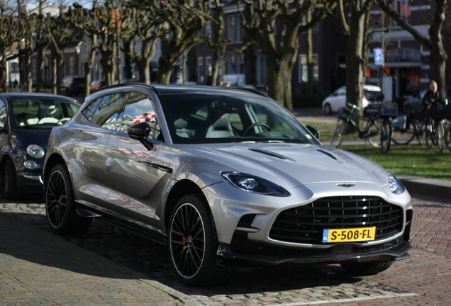 Aston Martin DBX707