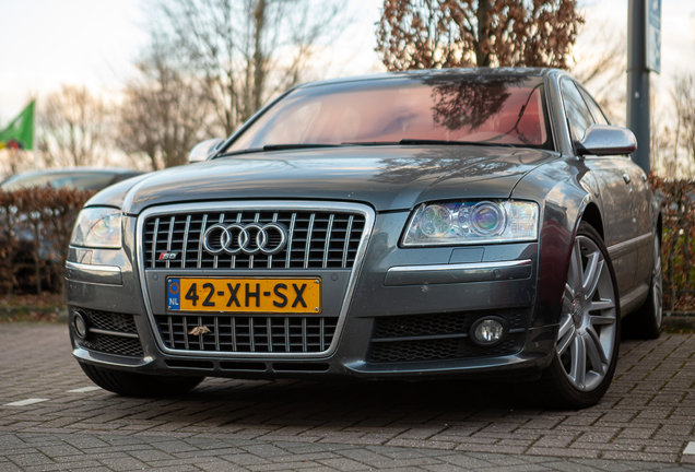 Audi S8 D3