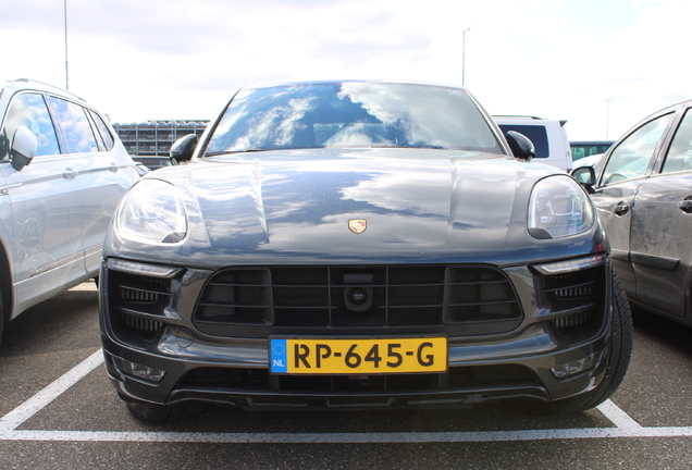 Porsche 95B Macan GTS