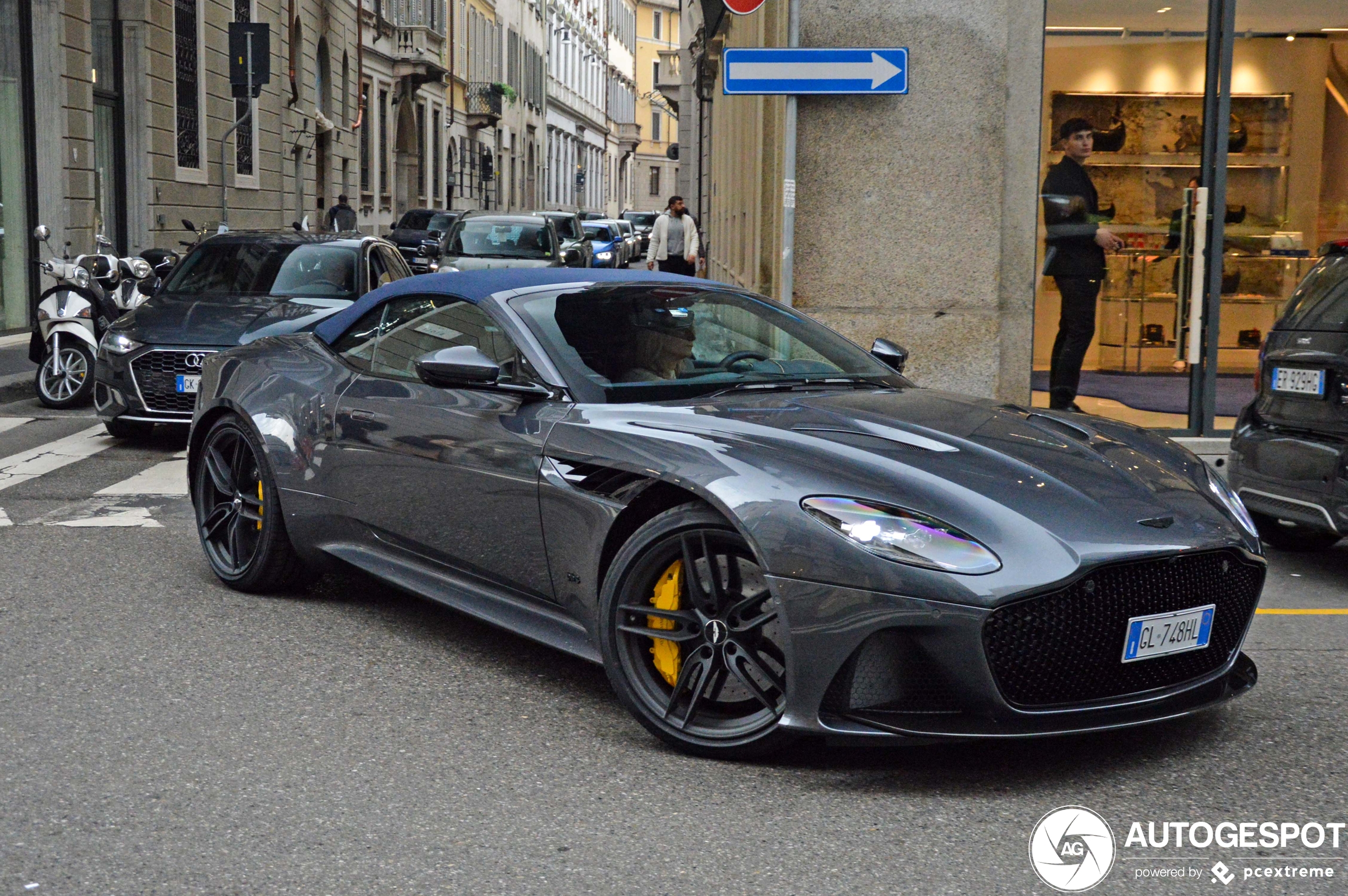 Aston Martin DBS Superleggera Volante