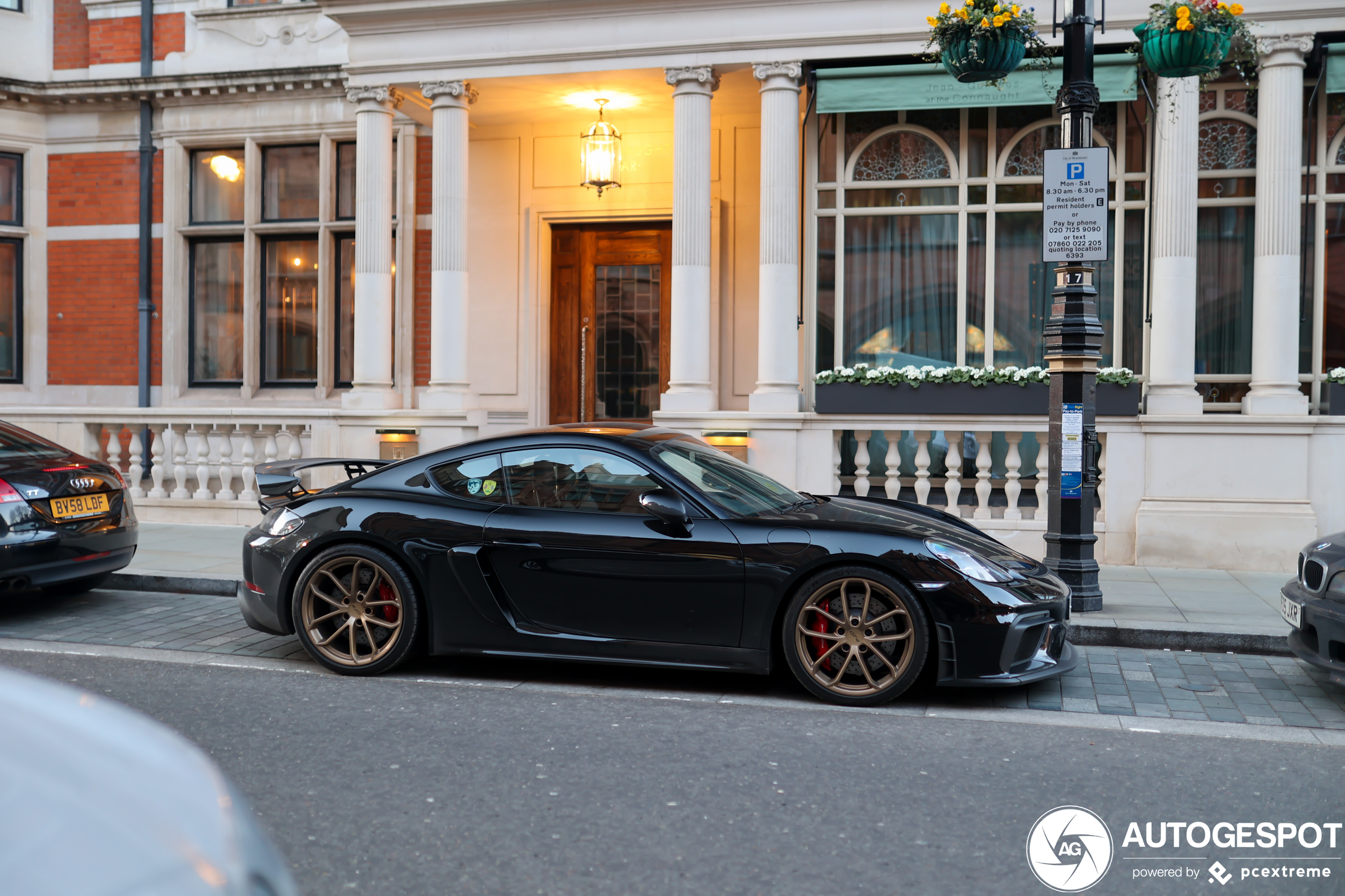 Porsche 718 Cayman GT4