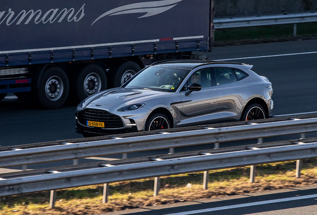 Aston Martin DBX707