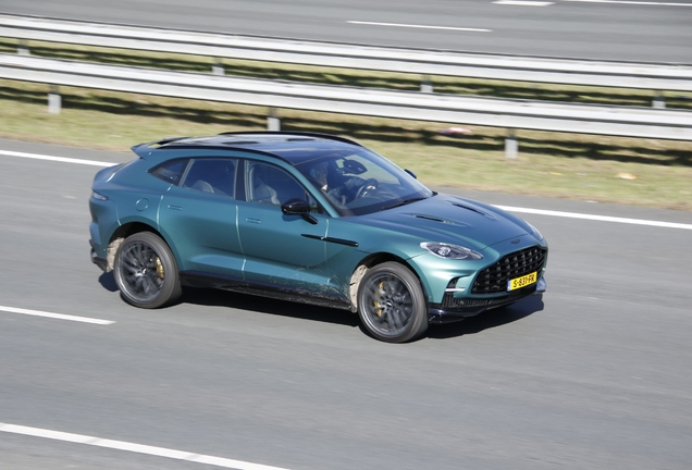 Aston Martin DBX707