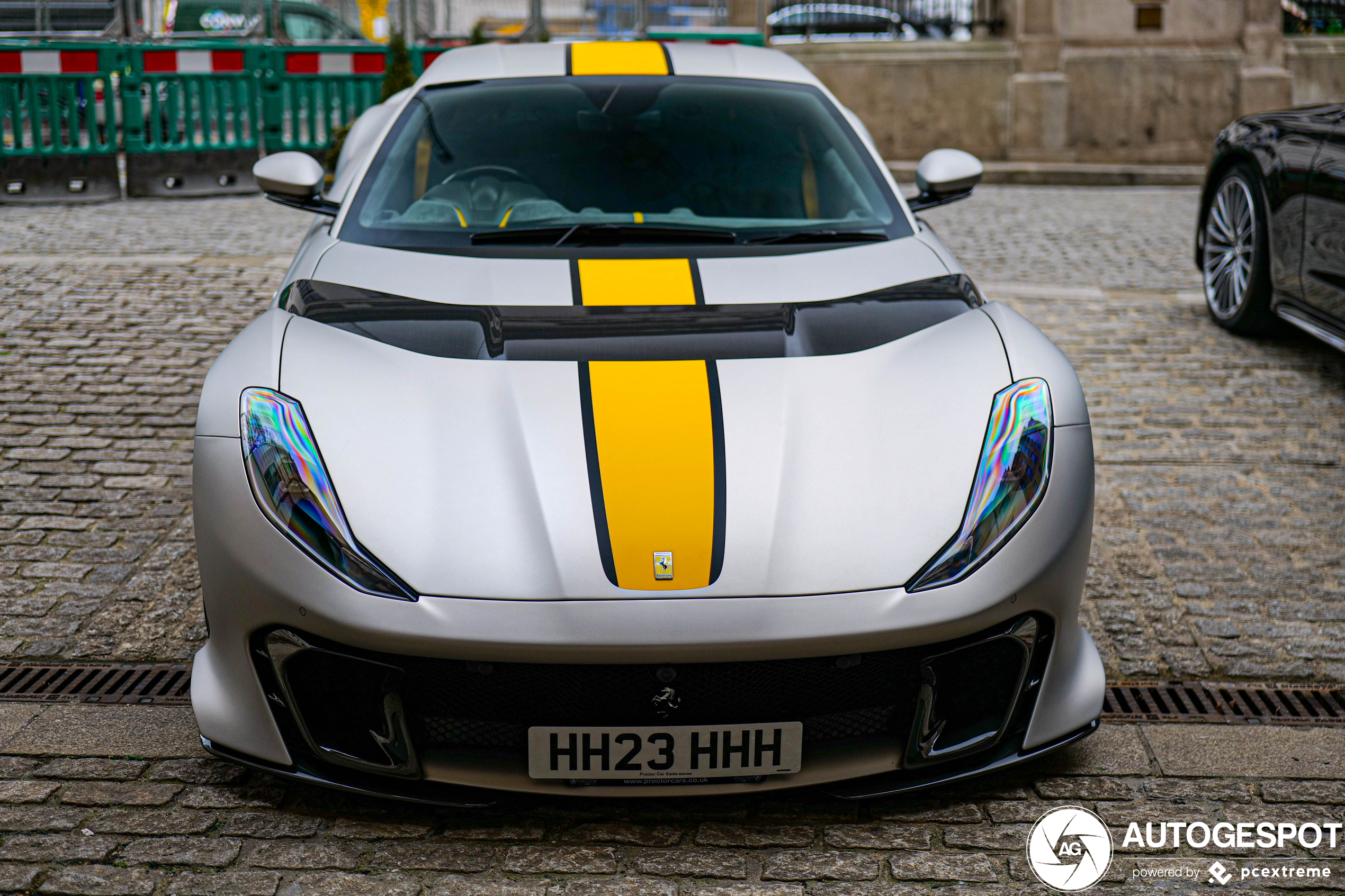 Ferrari 812 Competizione speelt verstoppertje in London