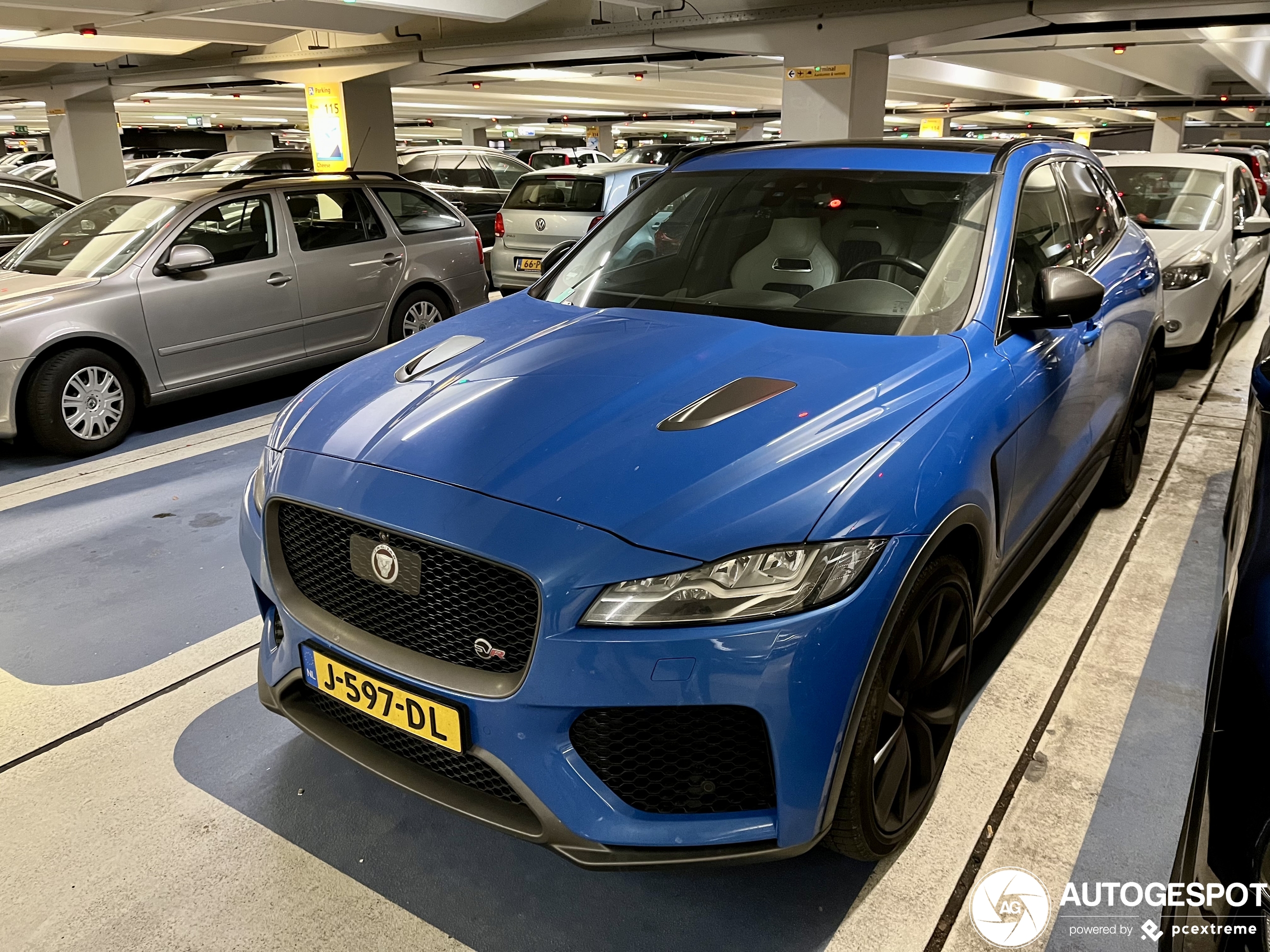 Jaguar F-PACE SVR