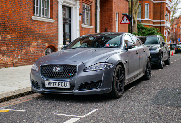 Jaguar XJR575