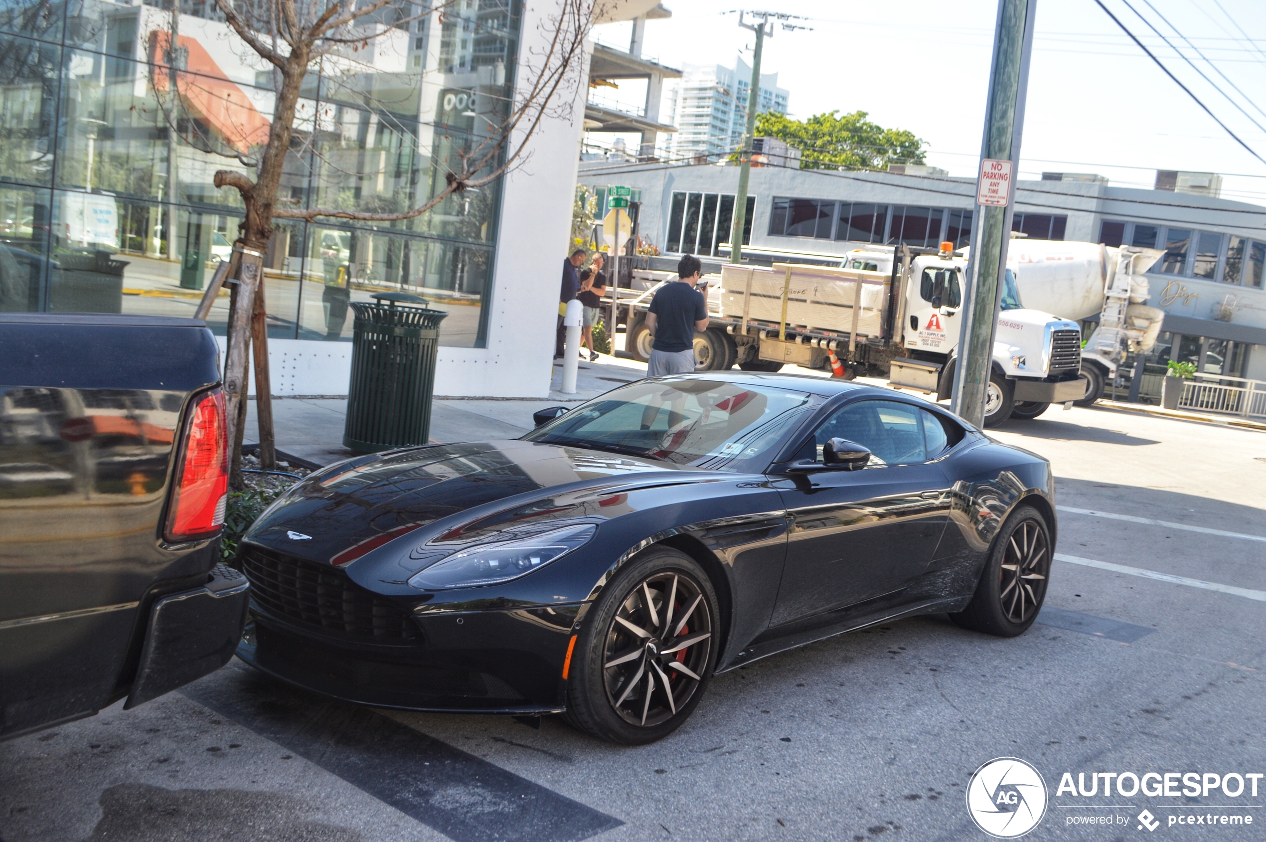 Aston Martin DB11