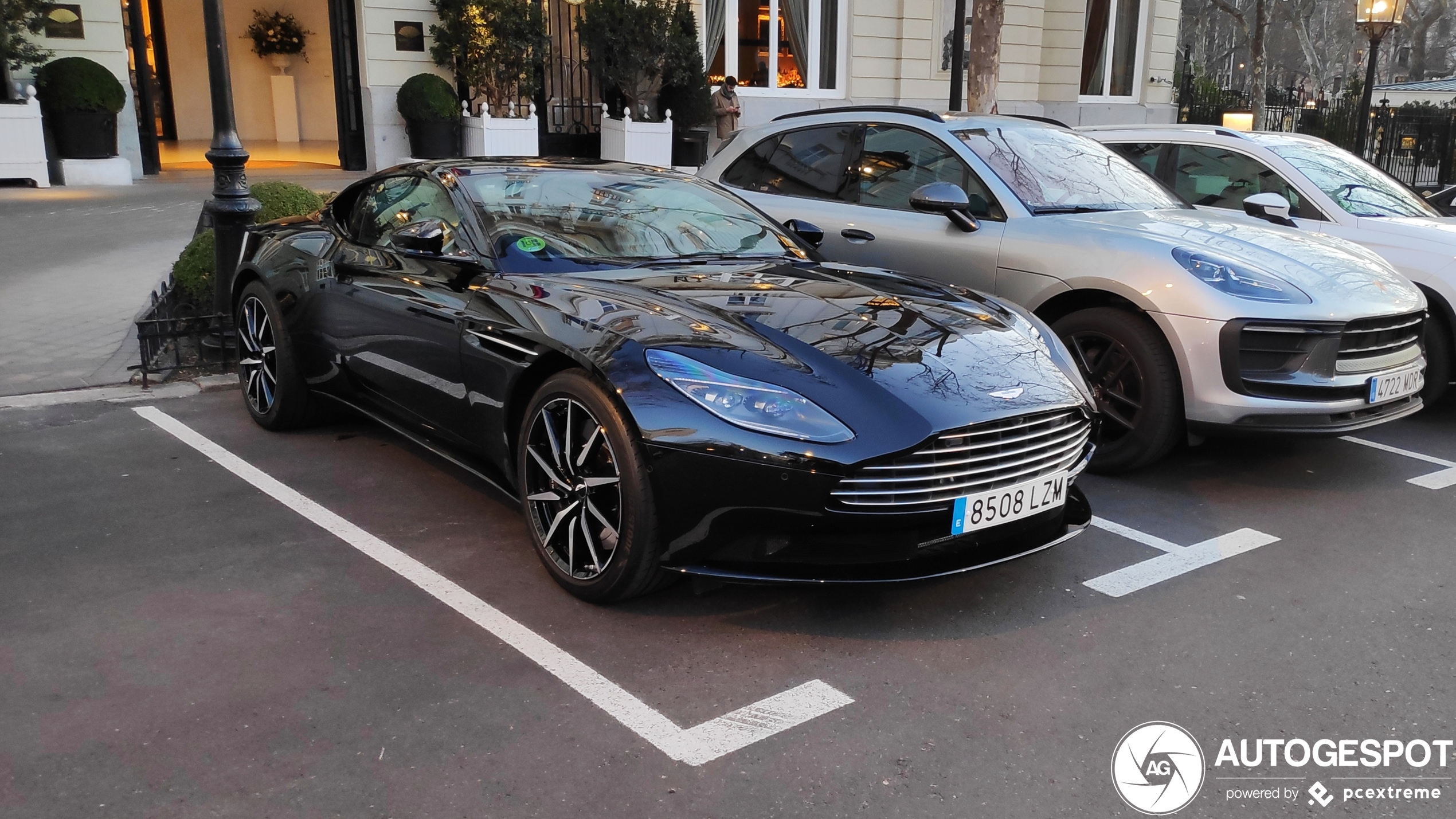 Aston Martin DB11