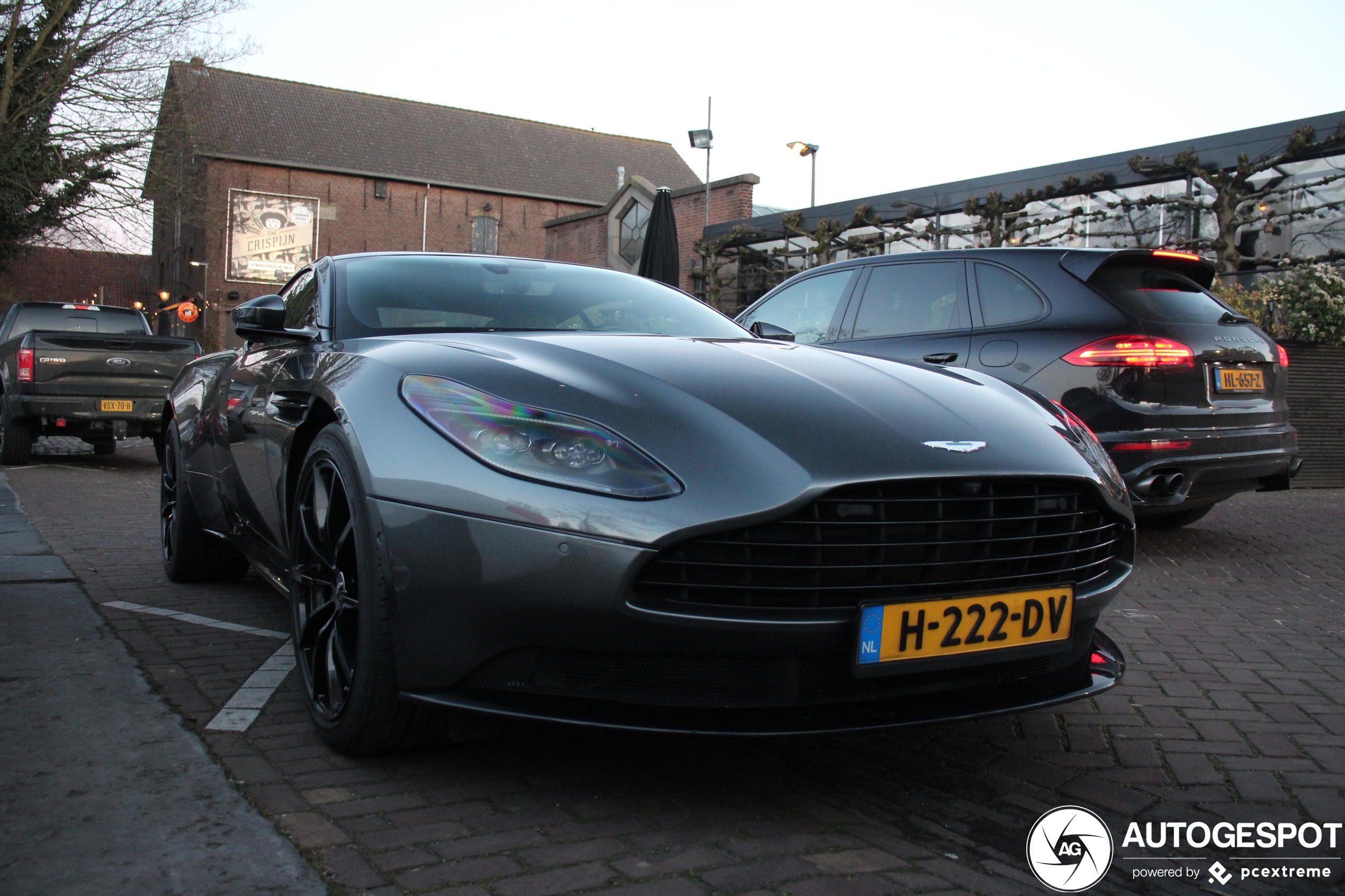 Aston Martin DB11 V8