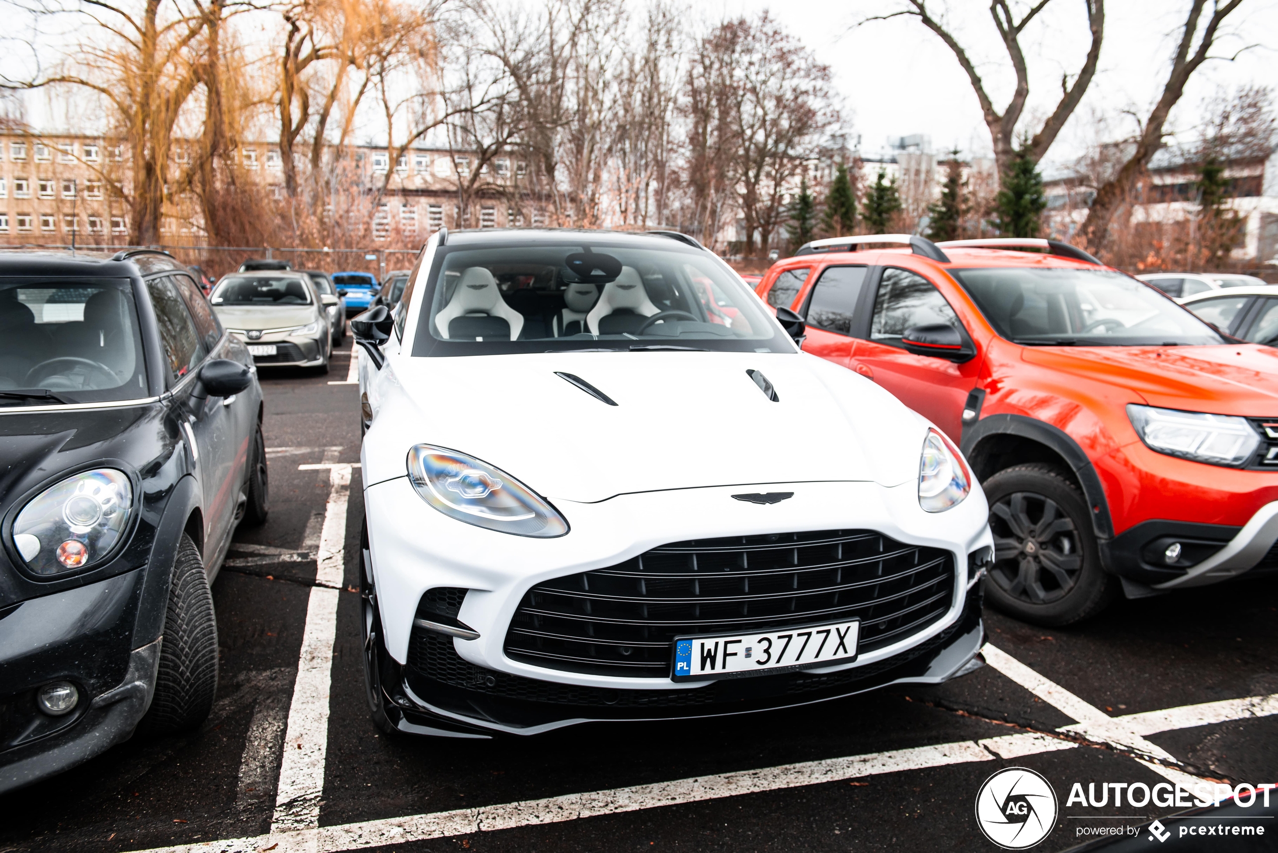 Aston Martin DBX707