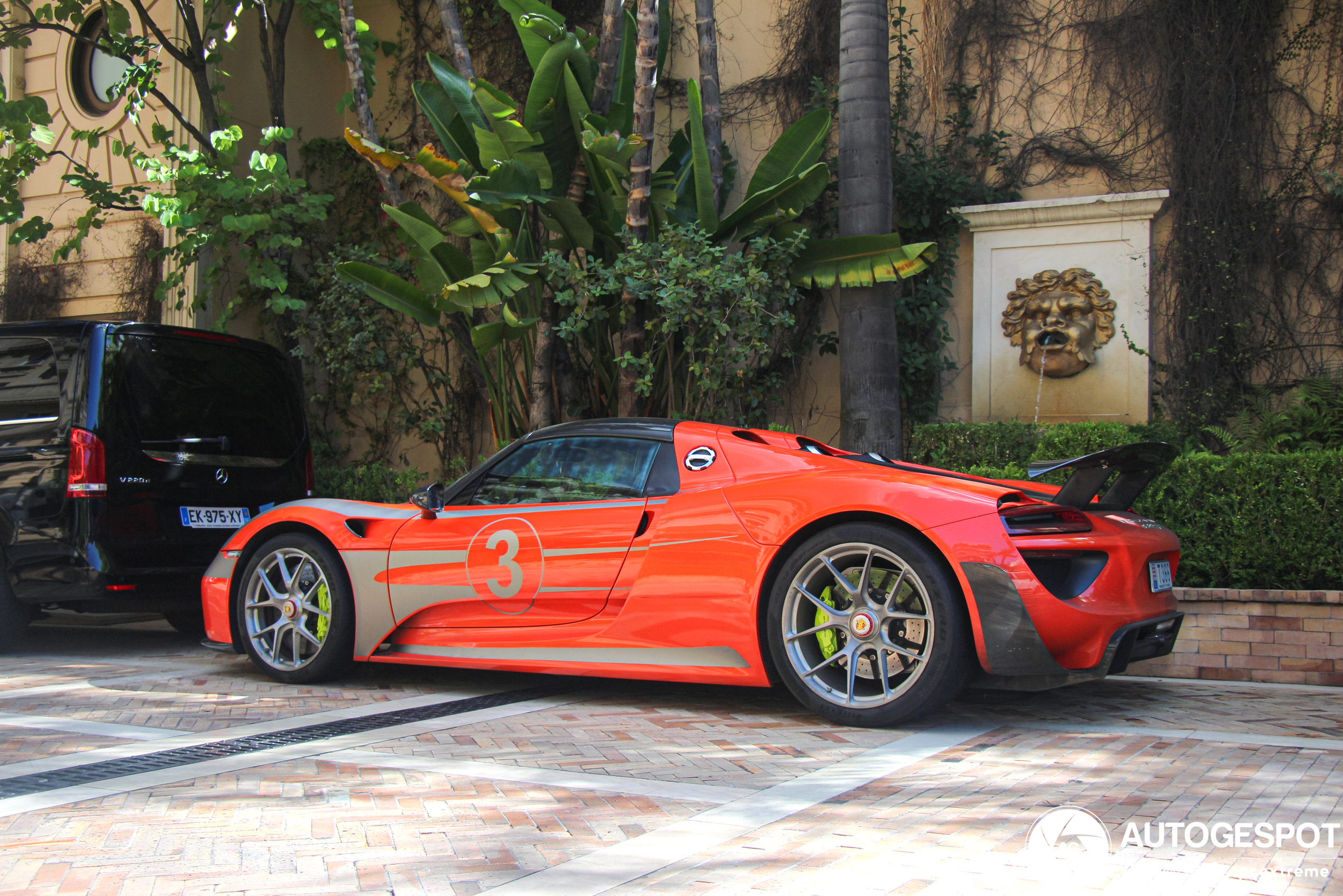 Porsche 918 Spyder Weissach Package