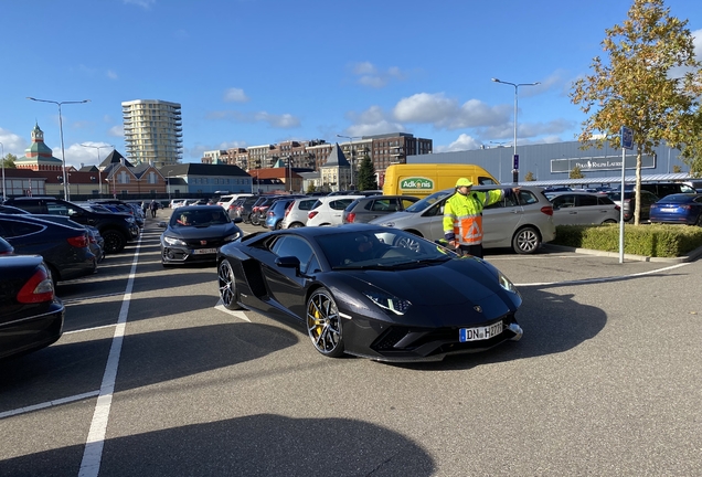 Lamborghini Aventador S LP740-4