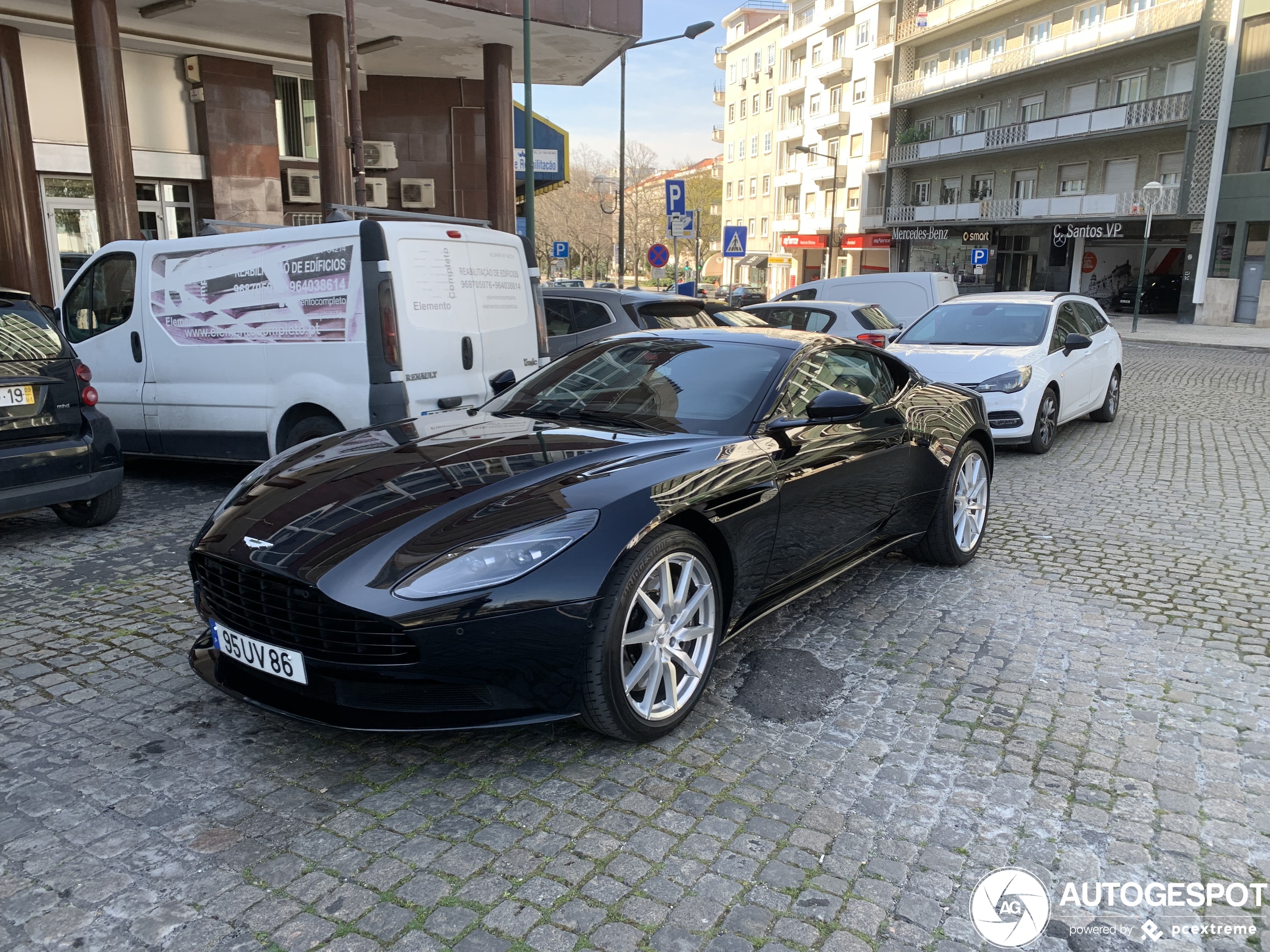 Aston Martin DB11 V8