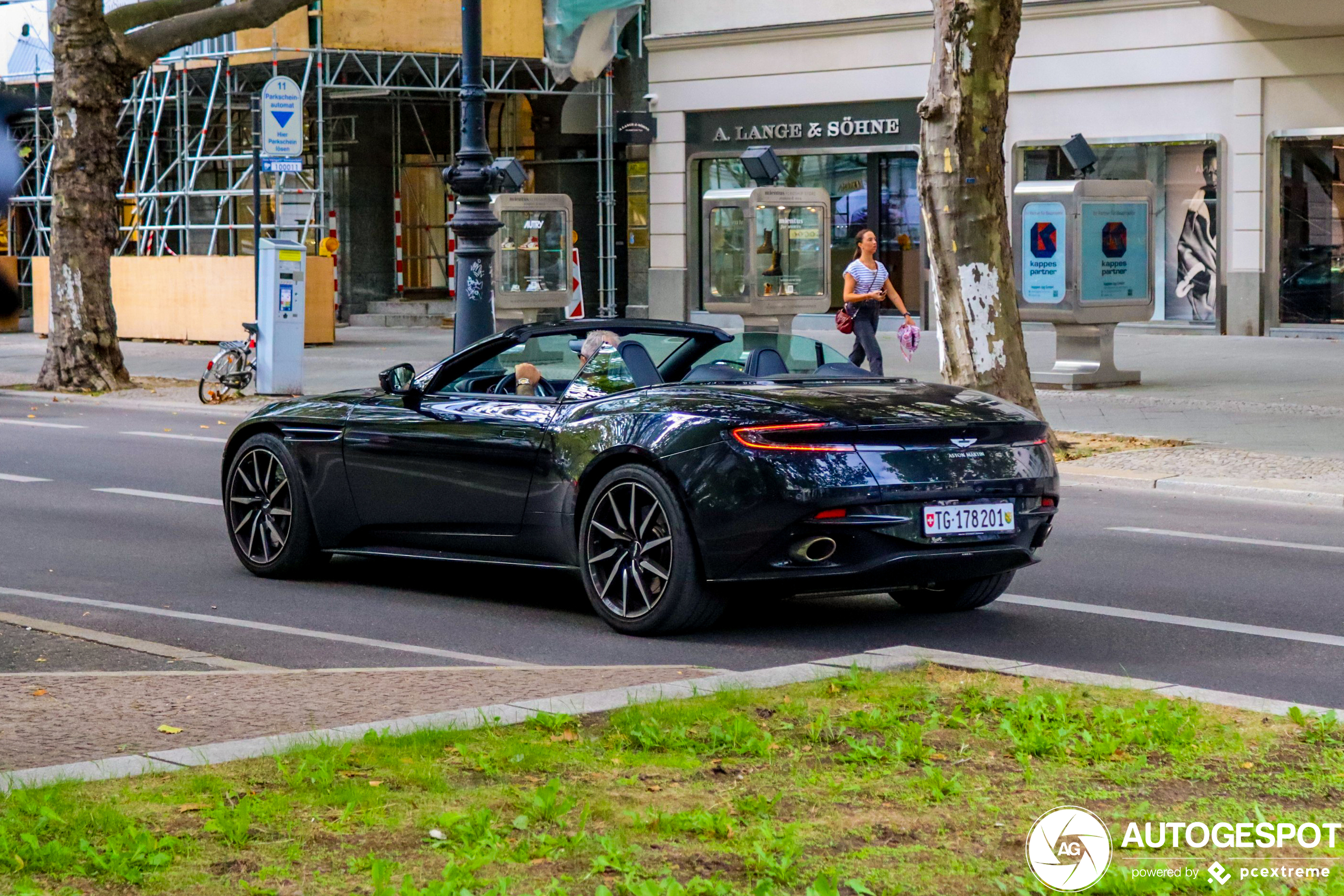 Aston Martin DB11 V8 Volante