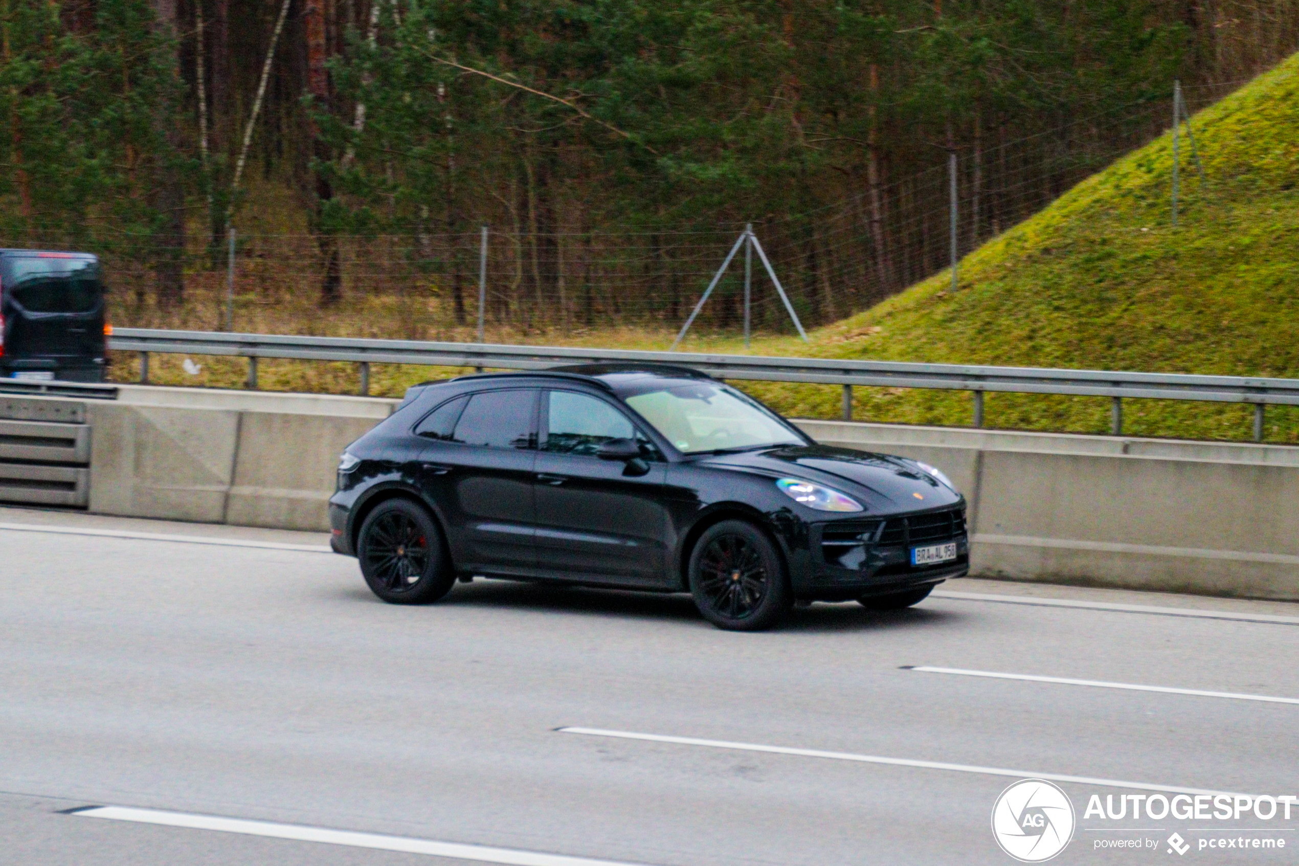 Porsche 95B Macan GTS MkII