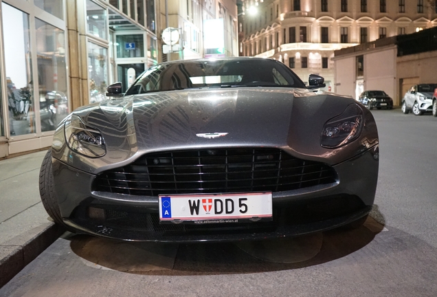 Aston Martin DB11 V8 Volante