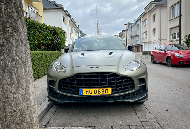 Aston Martin DBX707