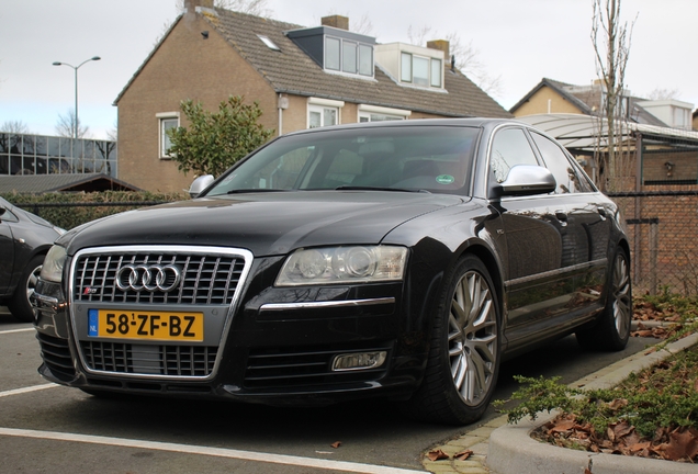 Audi S8 D3