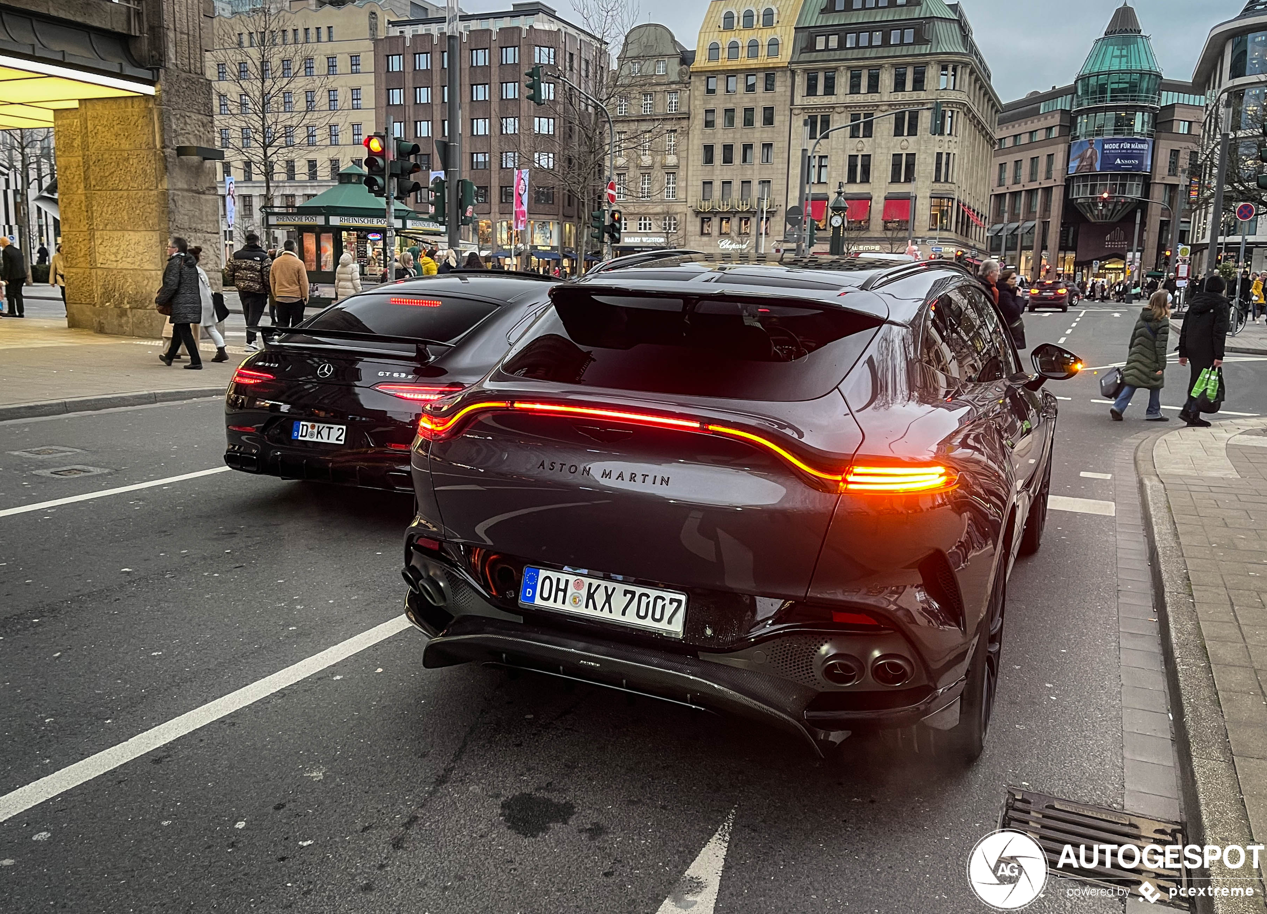 Aston Martin DBX707