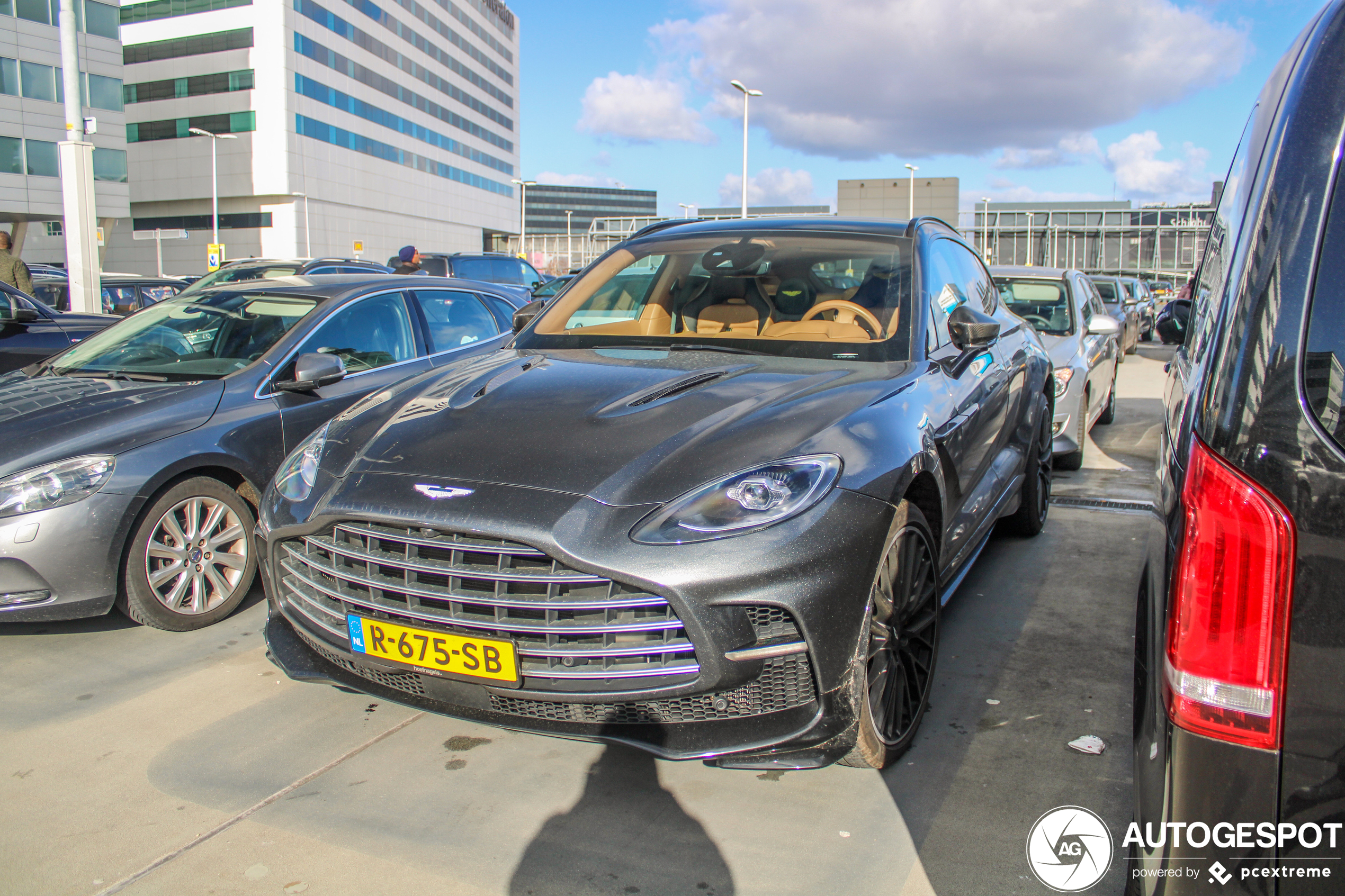 Aston Martin DBX707