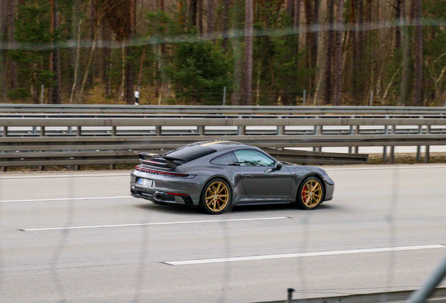 Porsche 992 Carrera 4S