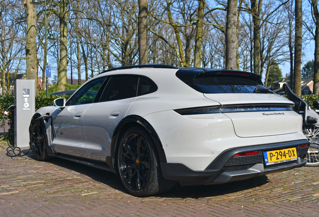 Porsche Taycan Turbo S Cross Turismo