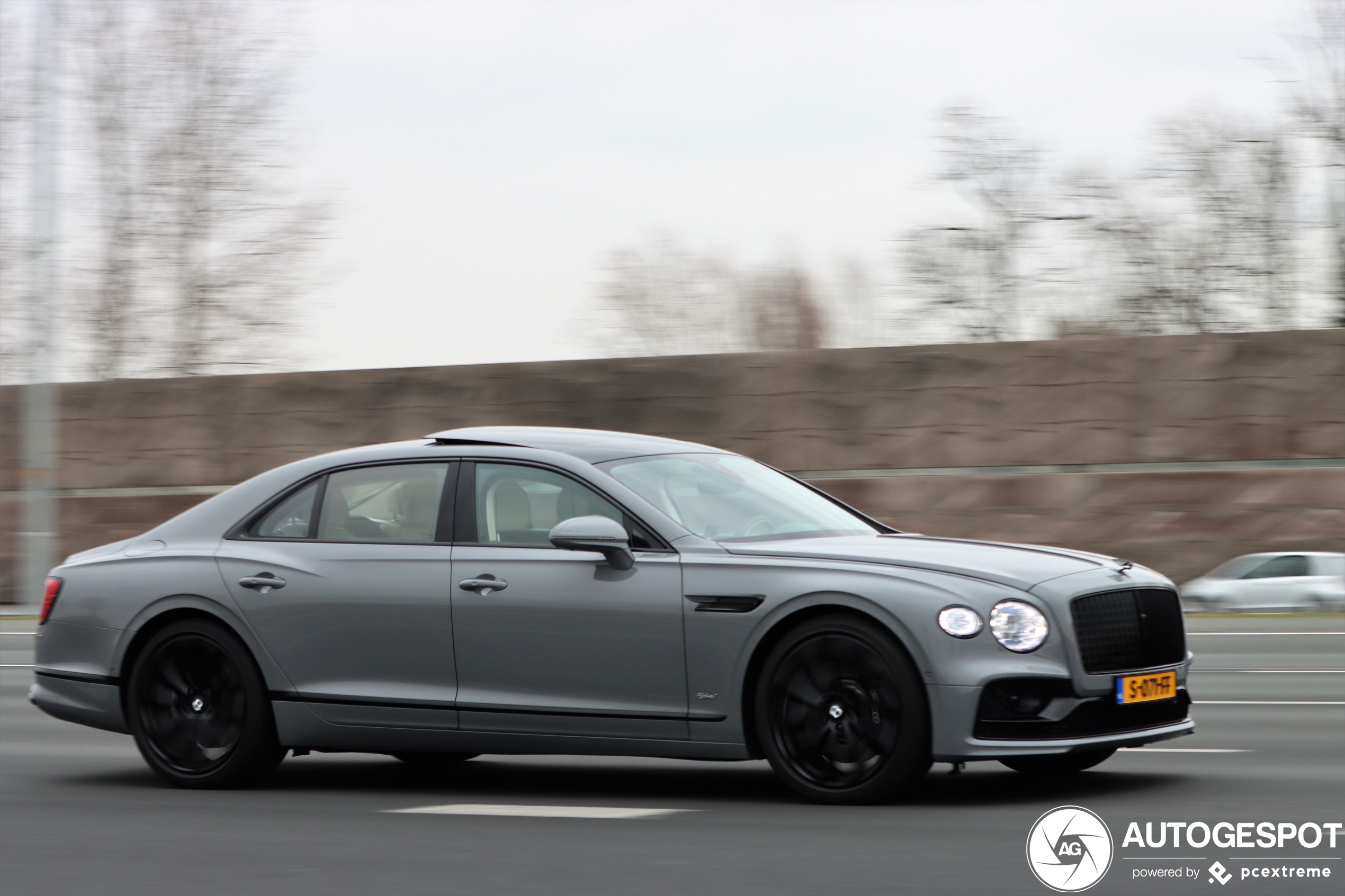 Bentley Flying Spur Hybrid