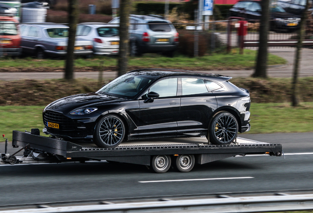 Aston Martin DBX707