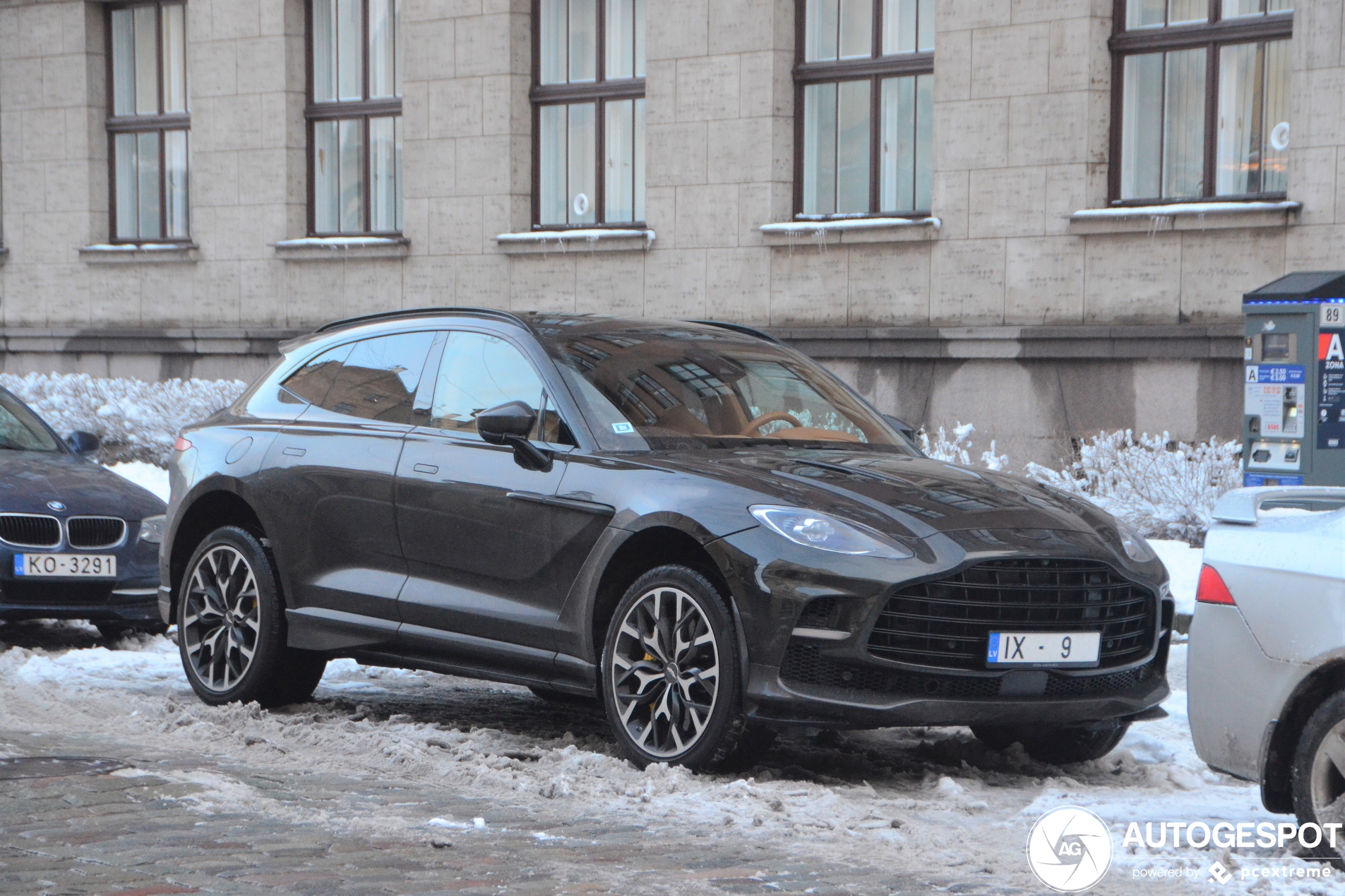 Aston Martin DBX707