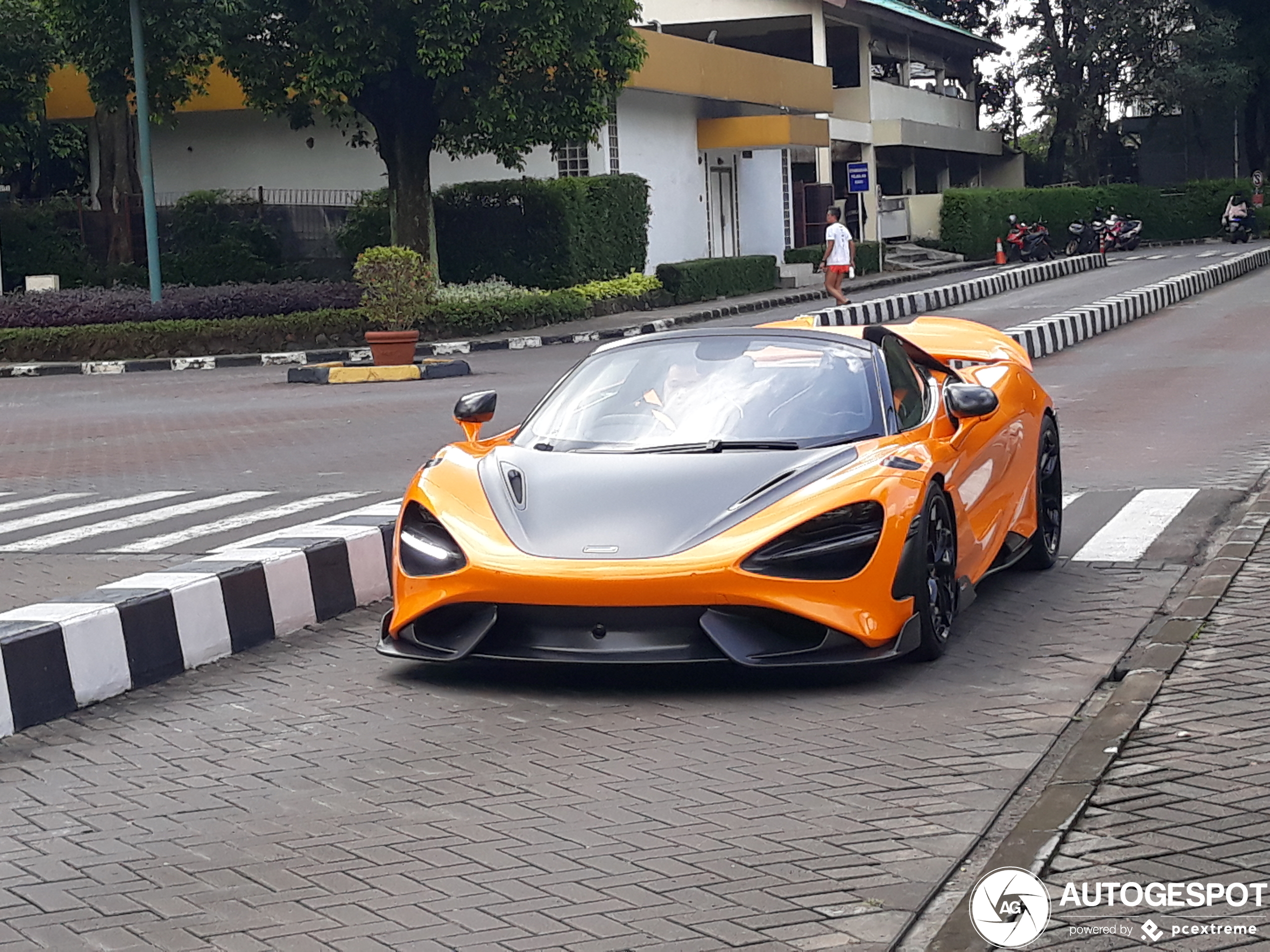 McLaren 765LT Spider