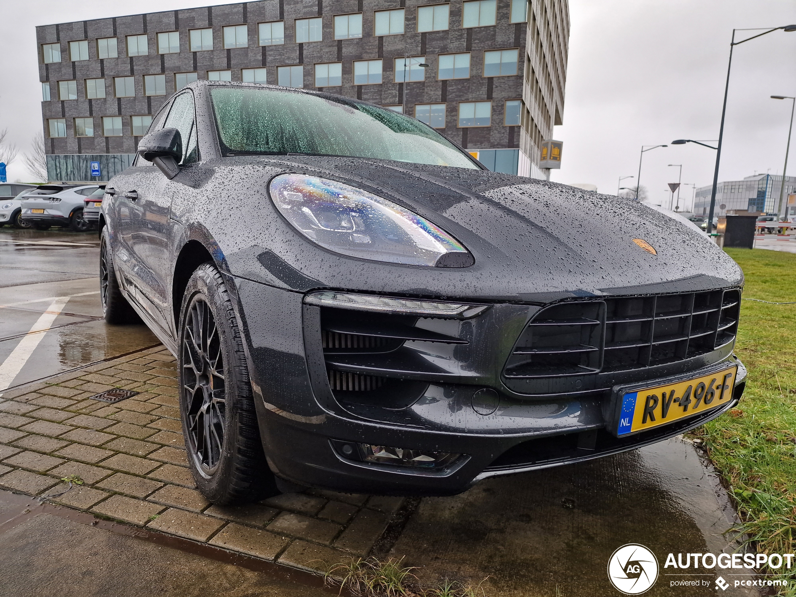 Porsche 95B Macan GTS