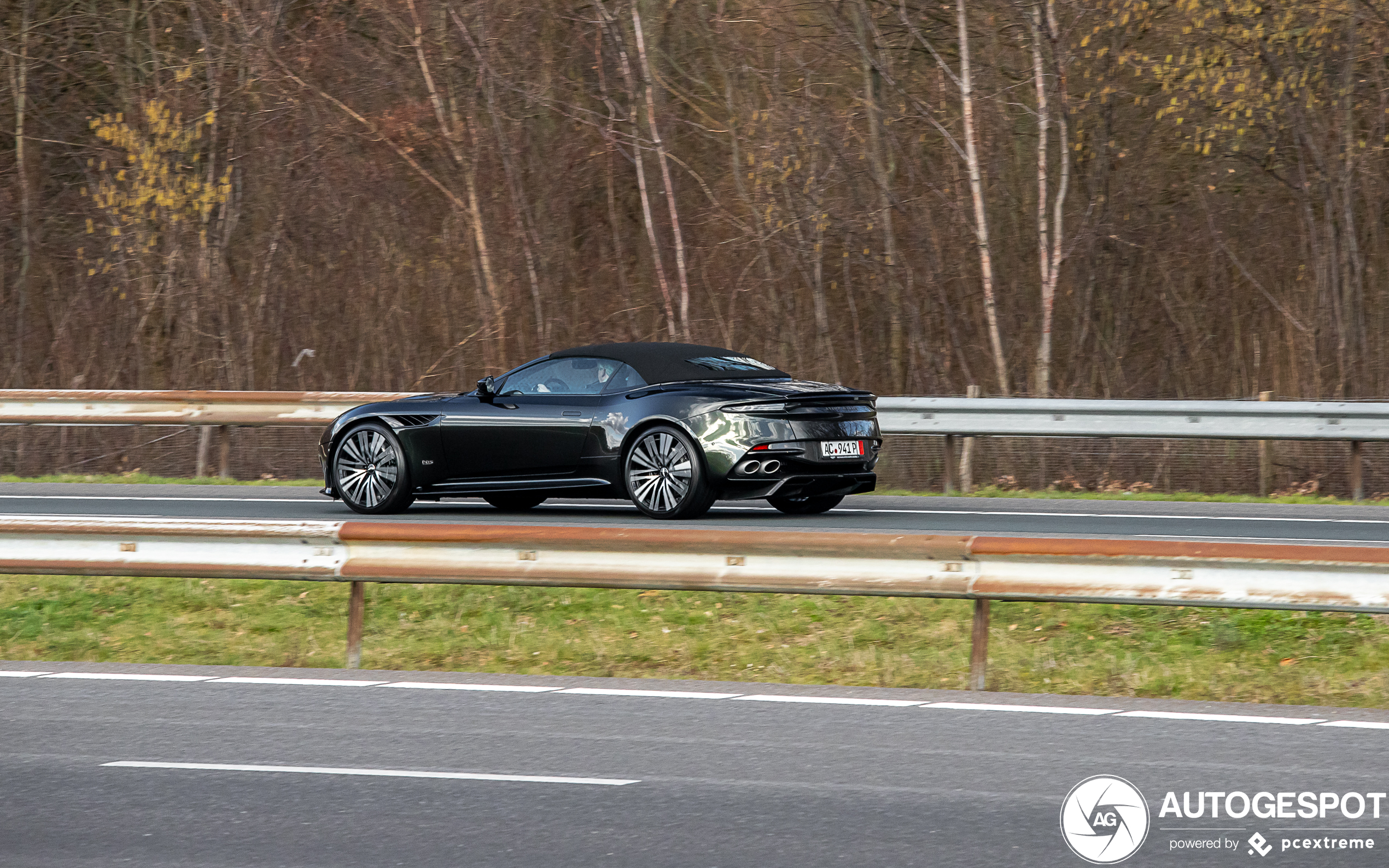 Aston Martin DBS Superleggera Volante