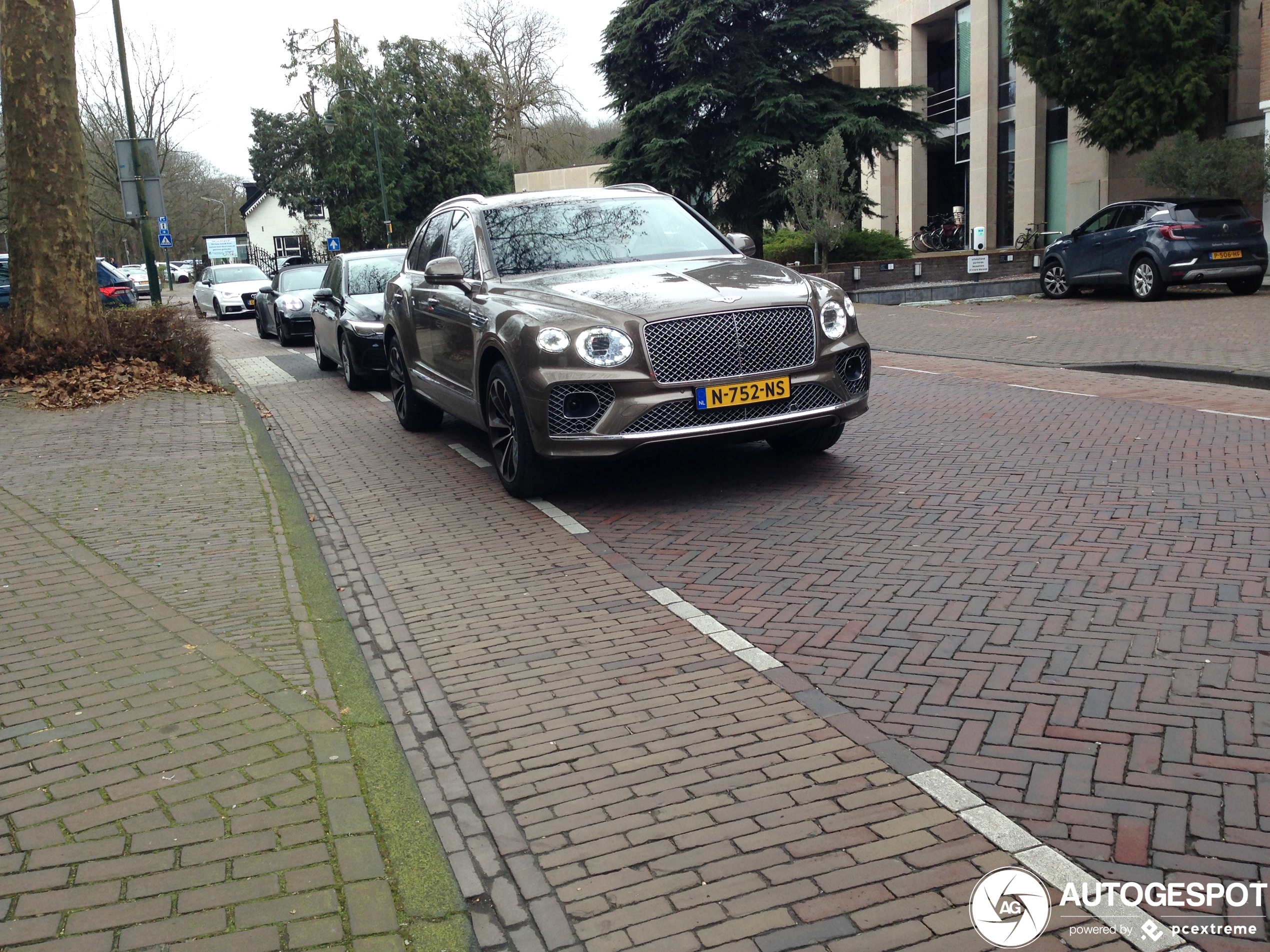 Bentley Bentayga Hybrid 2021