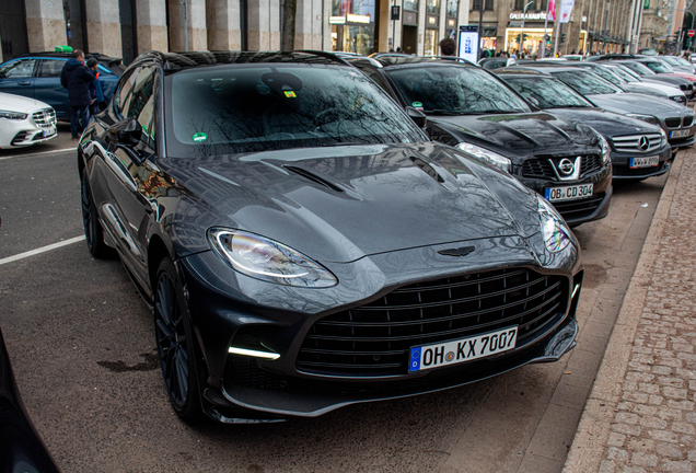 Aston Martin DBX707